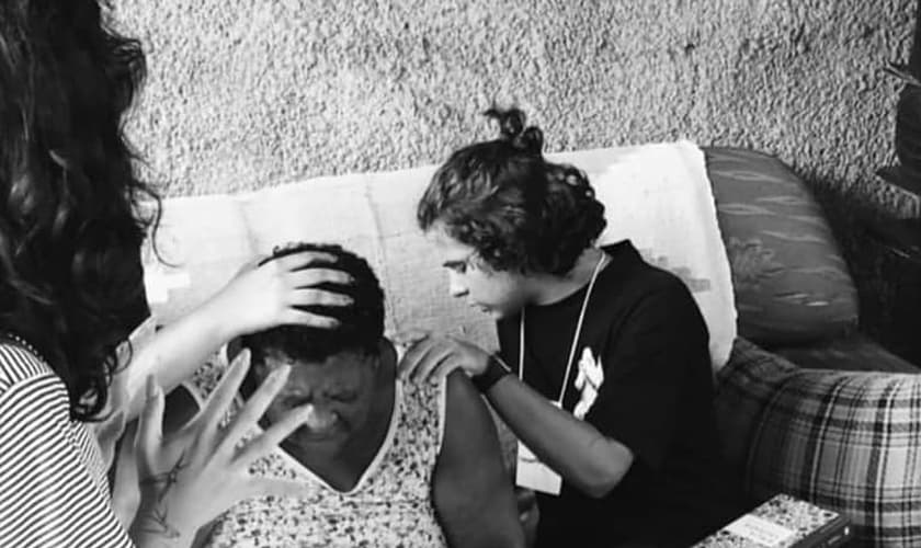 Priscilla Alcantara esteve com um grupo em Brumadinho para prestar solidariedade às vítimas. (Foto: Reprodução/Facebook)