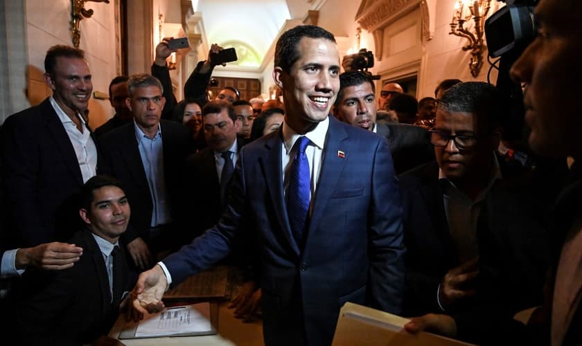 Líder da oposição venezuelana e autoproclamado presidente interino, Juan Guaidó, na Assembleia Nacional. (Foto: Juan Barreto/AFP)