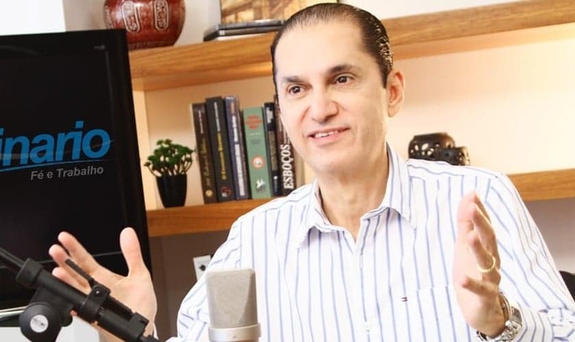 Carlos Apolinário era pastor e apresentador de um programa de rádio. (Foto: Rádio Vida)