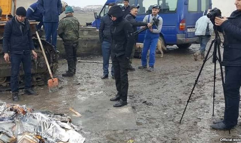 Os calendários foram confiscados no Aeroporto Internacional de Duchambé em dezembro e depois queimados. (Foto: Reprodução/RFE/RL)