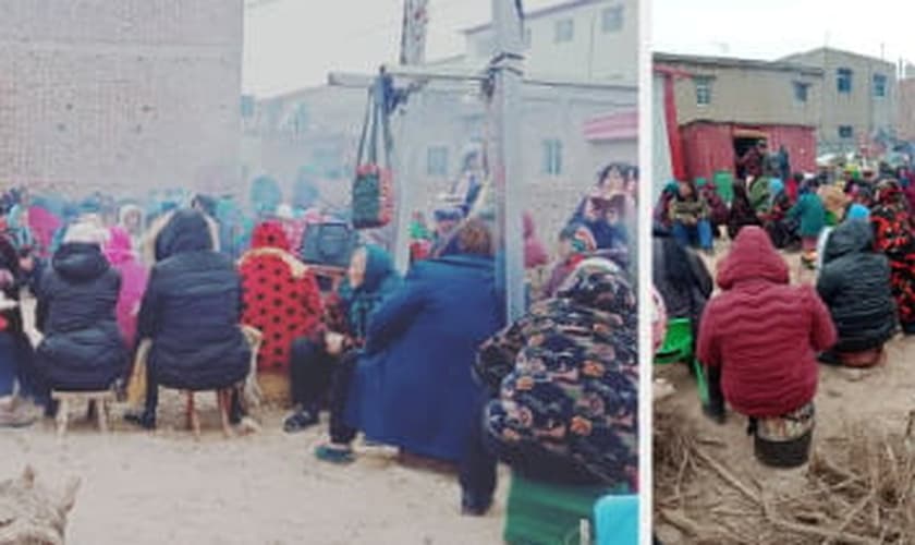 Crentes acendem uma fogueira por causa do frio e fazem culto ao ar livre e em meio a escombros. (Foto: Reprodução/Bitter Winter)