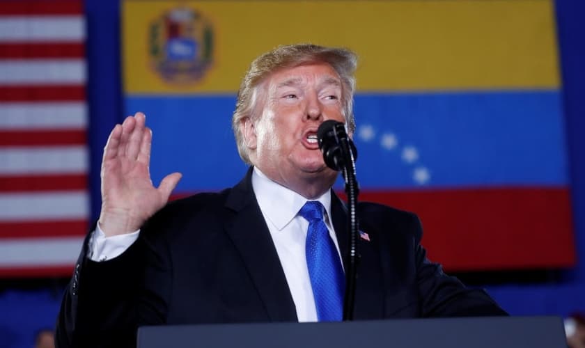 Presidente dos EUA, Donald Trump, fala sobre a crise na Venezuela durante uma visita à Universidade Internacional da Flórida em Miami. (Foto: Reuters/Kevin Lamarque)