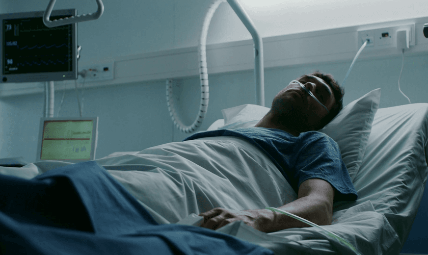 Imagem ilustrativa. Homem internado na ala de cuidados paliativos. (Foto: Video Blocks)