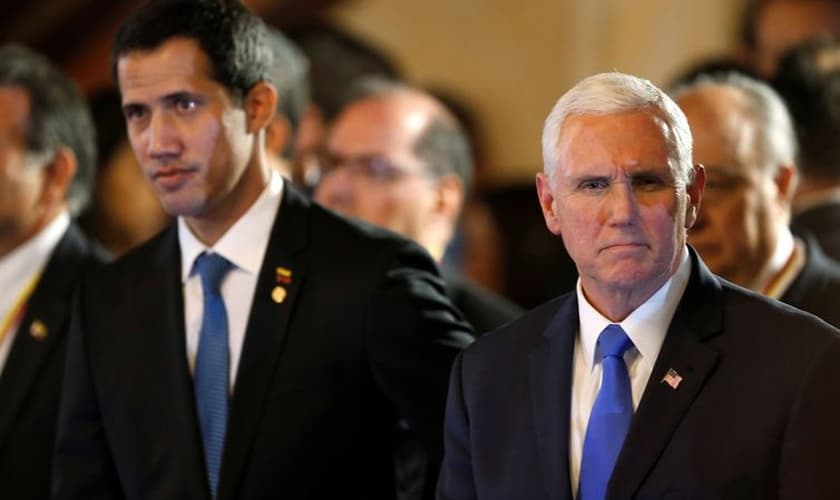 O presidente interino da Venezuela, Juan Guaidó, e o vice-presidente dos EUA, Mike Pence, participam da reunião do Grupo de Lima, em Bogotá. (Foto: Luisa Gonzalez/Reuters)