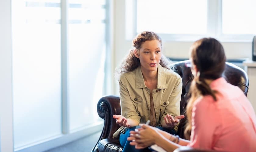 Muitos não enxergam cristãos como bons ouvintes para falar sobre fé. (Foto: iStock)