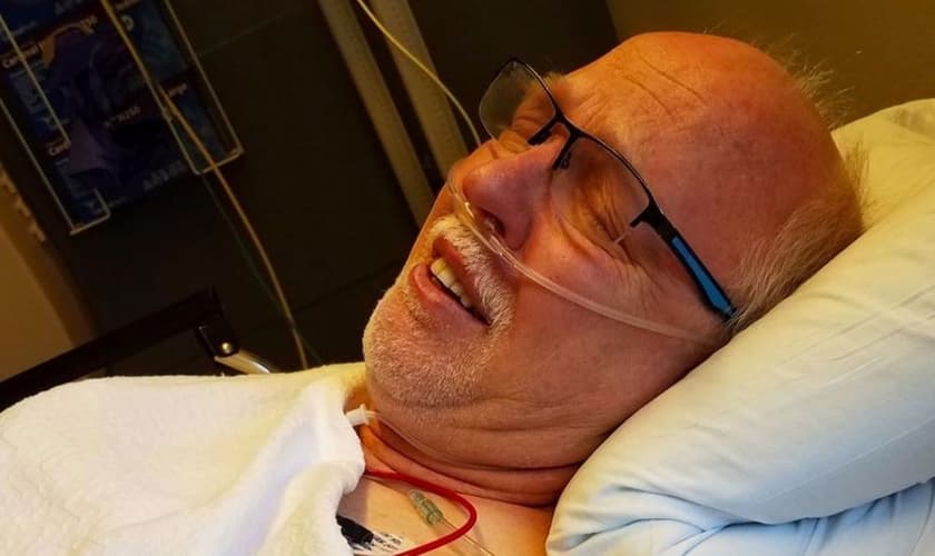 Pastor Mike Olsen no Hospital Judaico após transplante de pulmão. (Foto: The New Mike Olsen Medical Fund via GoFundMe)