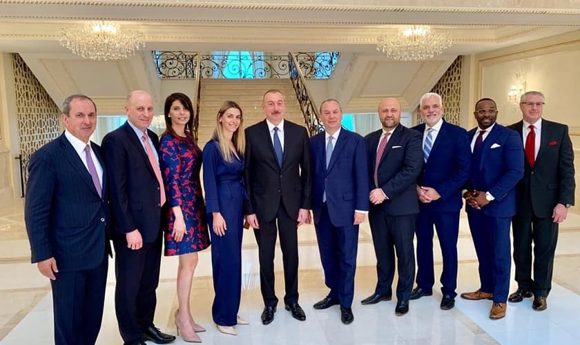 Pastores ao lado do presidente do Azerbaijão, Ilham Aliyev, em encontro histórico. (Foto: Marc Schneier)