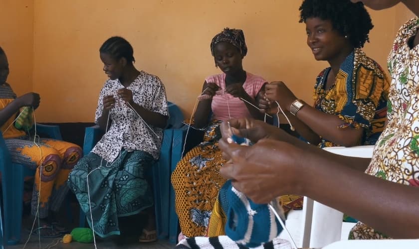 Mulheres cristãs sofrem dupla perseguição em países de fé islâmica: por adorarem a Jesus e por serem mulheres. (Foto: Reprodução - Portas Abertas)