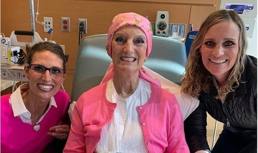 Anne Graham Lotz (ao centro), com suas duas filhas. (Foto: Instagram / Reprodução)