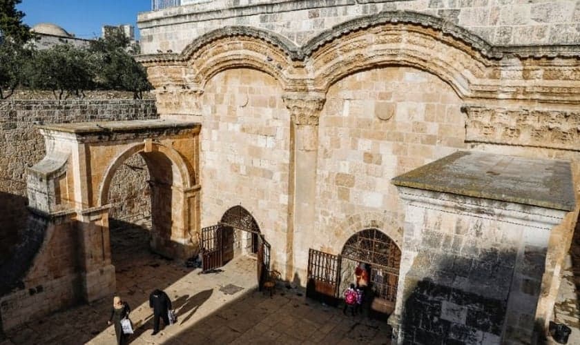 Tribunal israelense ordenou o fechamento temporário da Porta Dourada no Monte do Templo. (Foto: AFP/Ahmad Gharabli)