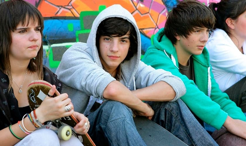 Crianças e adolesccentes buscam ajuda em serviço público de saúde para mudança de gênero, na Inglaterra. (Foto: Reprodução/TT)