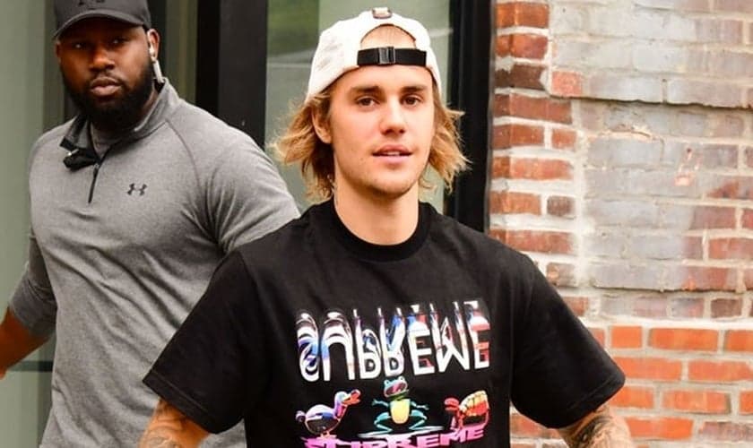 Justin Bieber afirmou que não está pronto para gravar outro disco e que sua carreira não está acima de sua família. (Foto: Rap-Up)