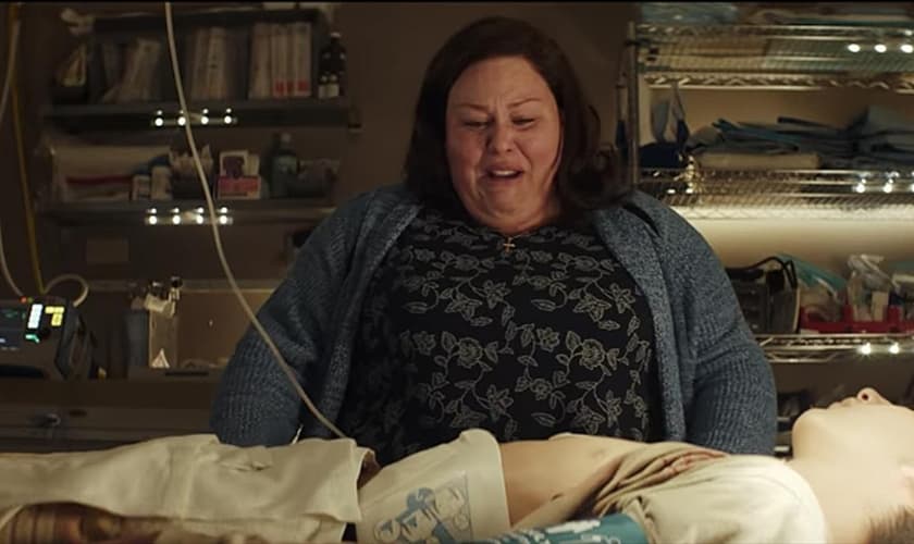 Cena do filme “Superação - O Milagre da Fé”, protagonizado pela atriz Chrissy Metz. (Foto: Reprodução/Breakthrough)