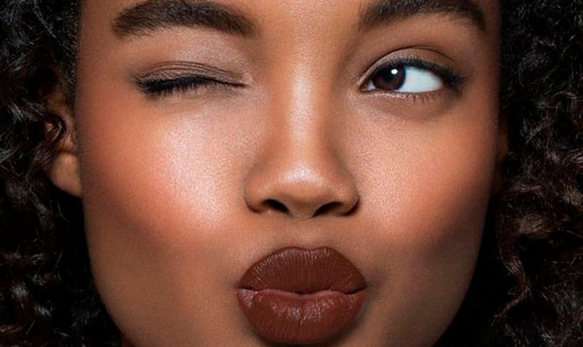 O formato natural define melhor a harmonização da face. (Foto: Reprodução/Pinterest)