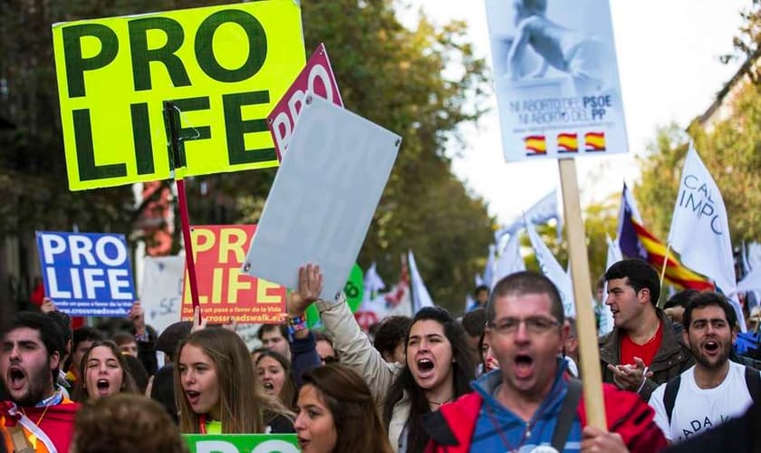 Em 2014, aproximadamente 1 milhão de pessoas foram às ruas para protestar contra o aborto na Espanha. (Foto: Sergio Pérez / Reuters)
