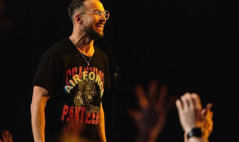 Carl Lentz é pastor da igreja Hillsong em Nova York, frequentada por nomes como Justin Bieber e Selena Gomez. (Foto: Reprodução/Facebook)