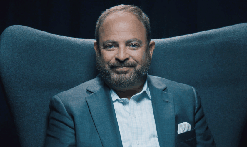 John Desser se sentiu movido a ler a Bíblia após ver cristãos testemunhando sua fé. (Foto: I Found Shalom)