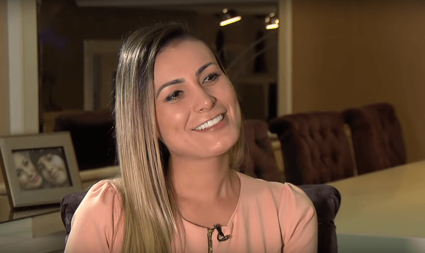 Andressa Urach fala sobre sua experiência entre a fama e a transformação. (Foto: Reprodução/Record TV)