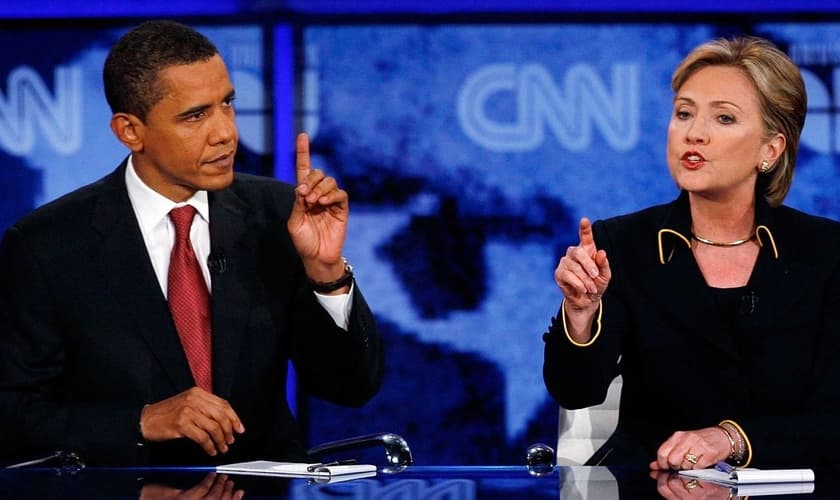 Barack Obama e Hillary Clinton são democratas dos EUA e se recusaram a citar "cristãos" em suas declarações sobre os ataques no Sri Lanka. (Foto: AP Photo / Deborah Cannon)