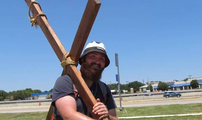 Acie Burleson disse que recebeu uma direção de Deus para pregar o Evangelho pelas estradas. (Foto: Reprodução/Facebook)