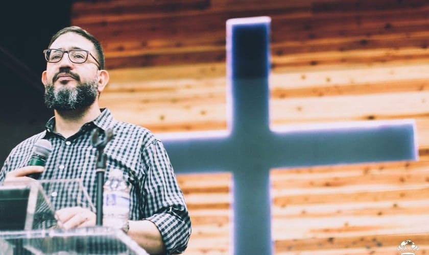 Pastor Luciano Subirá em conferência na Igreja Apostólica Restaurando Nações, no Japão. (Foto: IARN Japan)