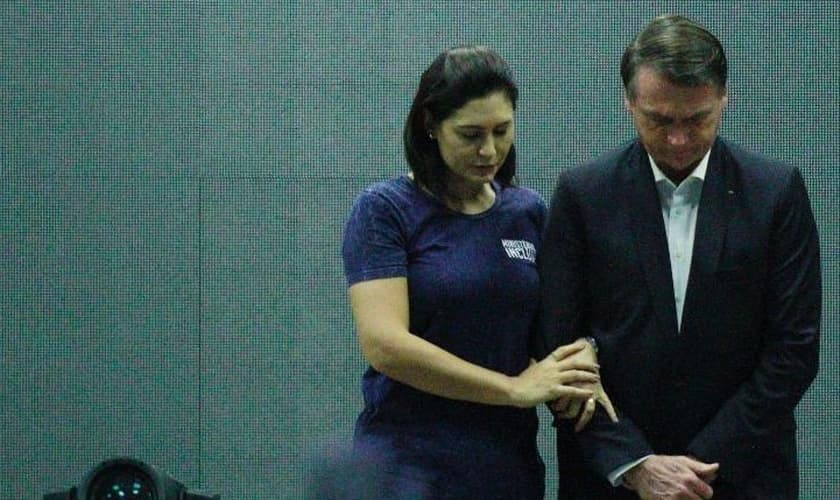 Presidente Jair Bolsonaro e sua esposa, Michelle, na igreja Batista Atitude. (Foto: Jose Lucena/Futura Press/Estadão Conteúdo)