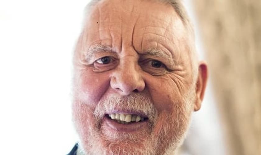 Terry Waite comemora 80 anos e planeja voltar a Beirute para continuar a trabalhar nos esforços de construção da paz. (Foto: Reprodução/Premier)