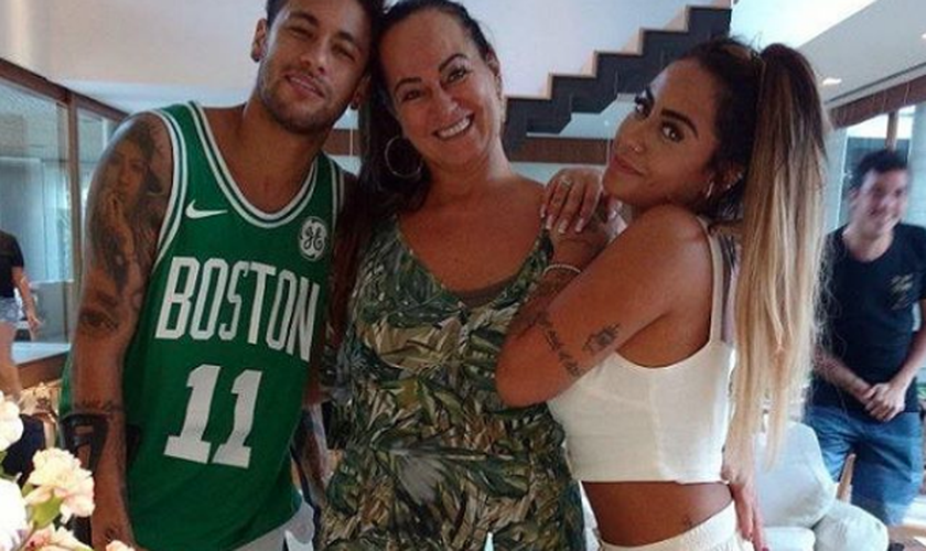 Neymar ao lado da mãe, Nadine e da irmã, Rafaella. (Foto: Reprodução/Instagram/@nadine.goncalves)