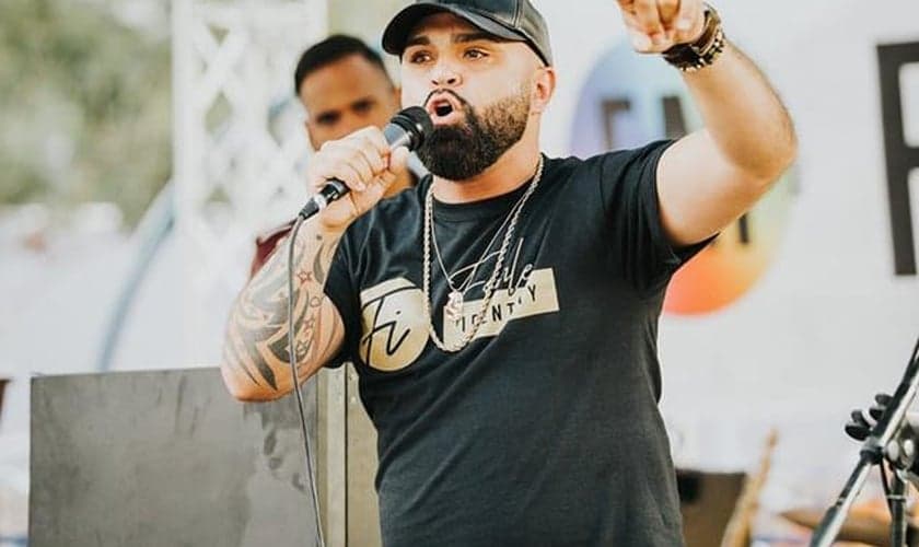 Luis Javier Ruiz contou sua história na Marcha da Liberdade, nos EUA. (Foto: Freedom March)