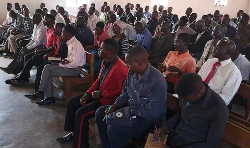 Pastores de aldeias da África receberam treinamento bíblico de líderes brasileiros no Malawi. (Foto: Missão Mãos Estendidas)