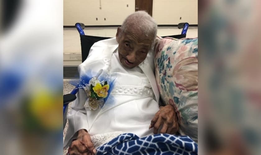 Ruth Hilliard acredita que sua longevidade está relacionada à sua fé em Deus. (Foto: Reprodução/WTVD)