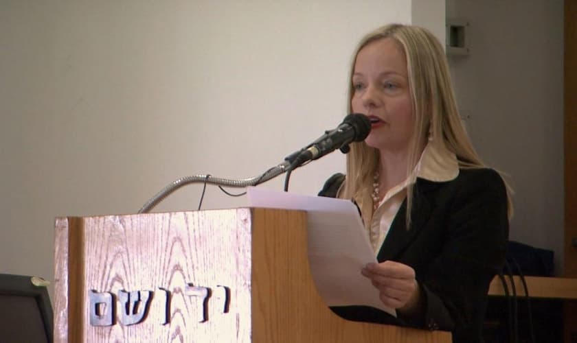Susanna Kokkonen lança “Hope for Persecuted People”, para unir forças entre cristãos e judeus contra a perseguição religiosa. (Foto: Reprodução/CBN News)