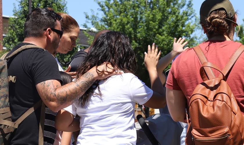Criminalidade diminui em bairro de Chicago (EUA) após igreja fazer ações nas ruas. (Foto: Facebook/New Life Covenant Church)
