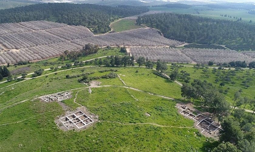 Sítio arqueológico em Khirbet a-Ra'i, onde os pesquisadores acreditam ter localizado a cidade bíblica de Ziclague. (Foto: Autoridade de Antiguidades de Israel)