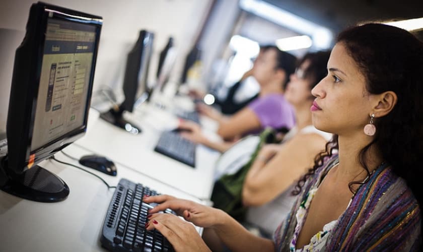 O plano é iniciar uma transição do modelo analógico para o digital até 2026. (Foto: Arquivo EBC/Reprodução)