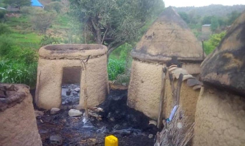 Aldeia em Camarões atacada pelo Boko Haram. (Foto: Reprodução/Barnabas Fund)