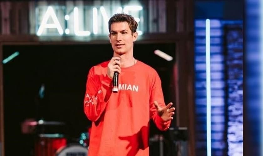 Ben Courson durante pregação. (Foto: Reprodução/PureFlix)