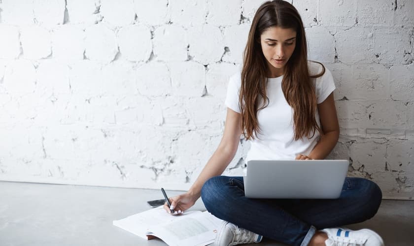 Saiba os melhores canais para estudar exatas para o ENEM e vestibulares. (Foto: Depositphotos)