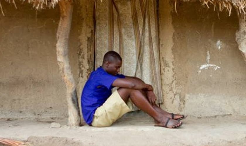 Jovem africano. (Foto: Reprodução/World Vision International - Esta é uma imagem ilustrativa, foto real não pode ser publicada por motivos de segurança).