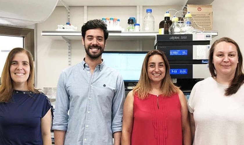 Da esquerda para a direita: Prof. Helena Florindo, Dr. João Conniot, Prof. Ronit Satchi-Fainaro e Dra. Anna Scomparin na Universidade de Tel Aviv. (Foto: Reprodução/Galia Tiram)