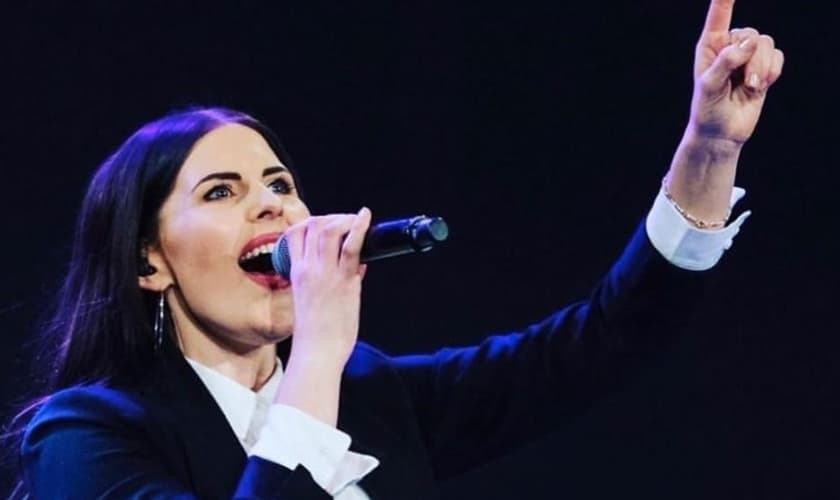 Chelsea Taylor é líder de louvor e integra o grupo do no principal campus da Hillsong, em Sydney, Austrália. (Foto: Intagram / Matty Crocker)