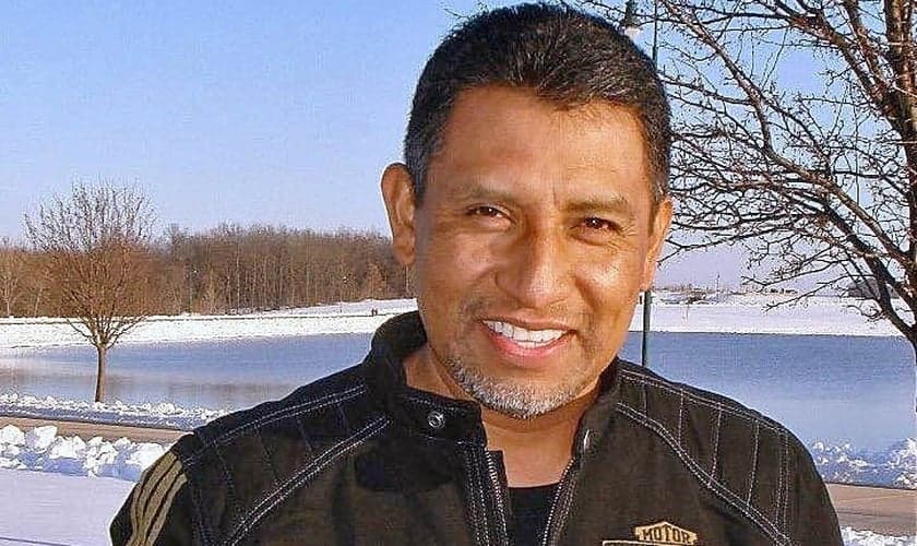O pastor Alfrery Líctor Cruz Canseco foi morto na igreja. (Foto: Reprodução/NVI Notícias)