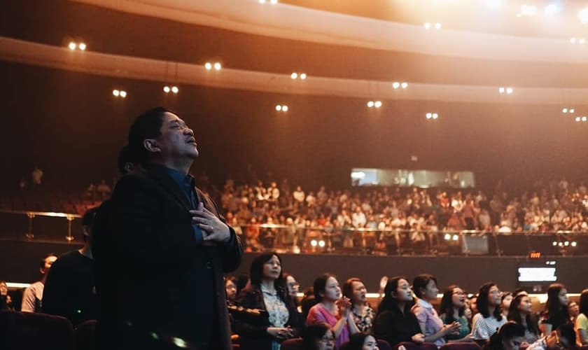 Catedral de Cristo em Serpong no momento do louvor. (Foto: Reprodução/Instagram)