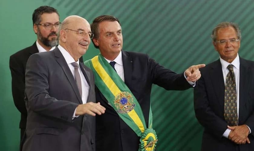 Presidente Bolsonaro e ministro Osmar Terra. (Foto: Reprodução/Renova Mídia)