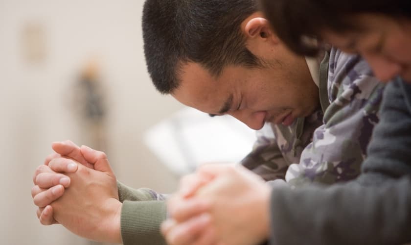 Jovem conhece Jesus após terremoto devastador que atingiu a região. (Foto: Reprodução/IMB)