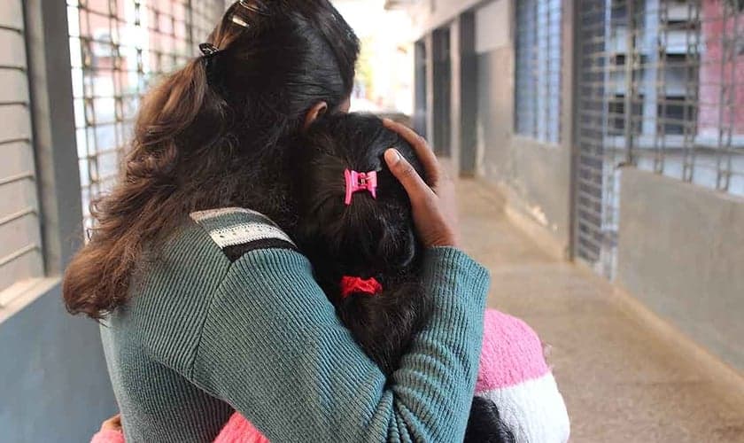 Bahia está estudando em uma escola bíblica e pretende voltar á sua vila para evangelizar os moradores, inclusive aqueles que a espancaram. (Foto: Portas Abertas)