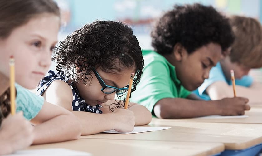 Crianças participam de atividade em escola. (Foto: Tillstest)