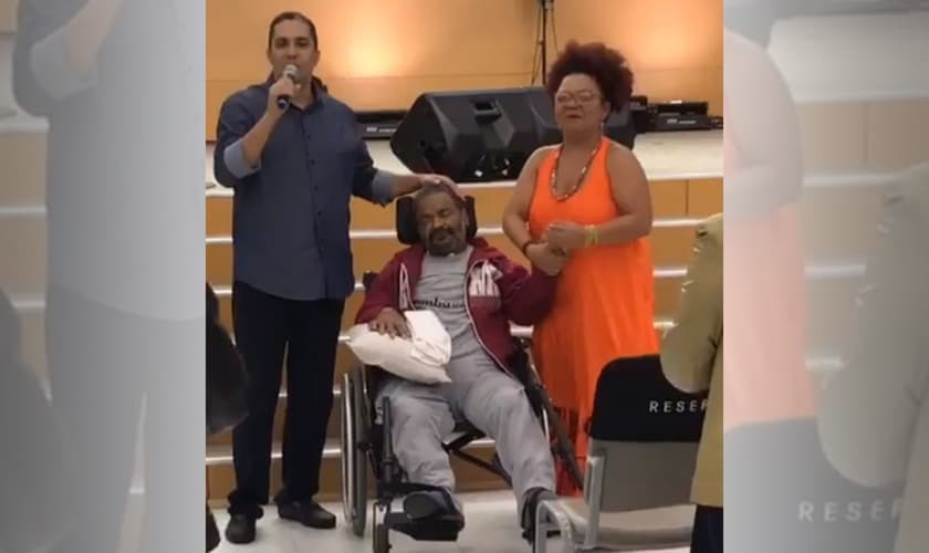 Waguinho junto com Arlindo Cruz e sua esposa Barbara. (Foto: Reprodução/Instagram)