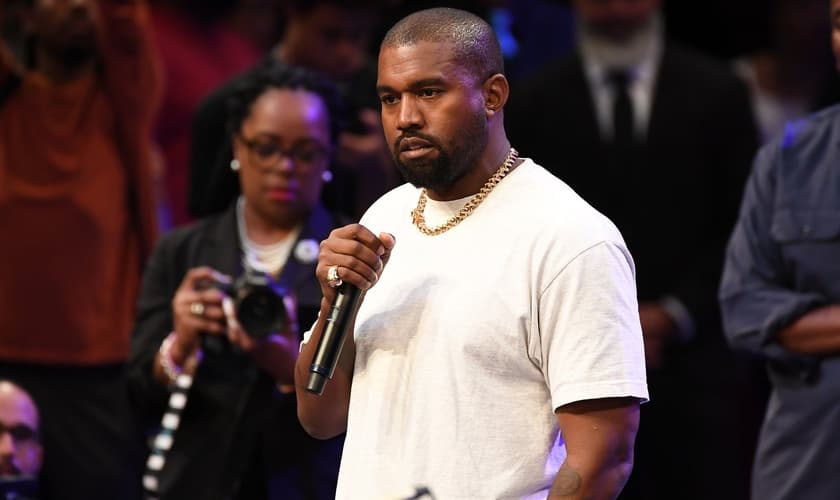Kanye West tocou músicas e compartilhou uma mensagem de fé na Igreja Batista Missionária New Birth. (Foto: Paras Griffin)