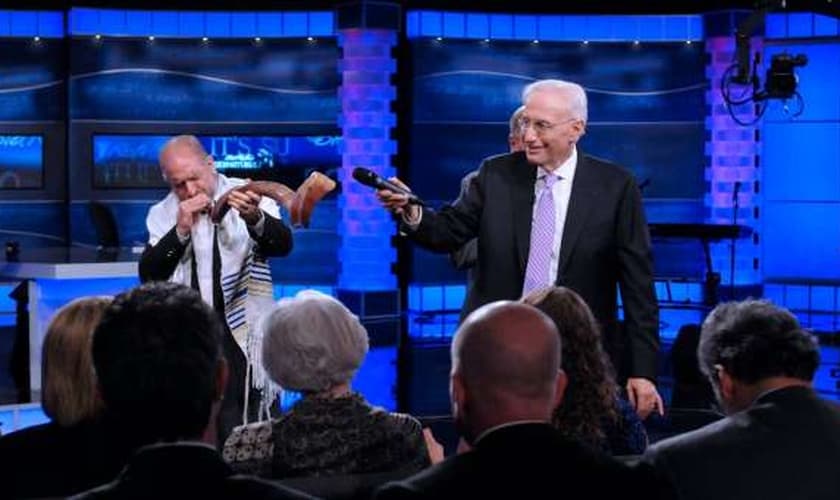 Sid Roth prega em Odessa, Ucrânia. (Foto: Reprodução/Sid Roth)